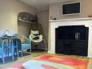 Classic Apartment, Private Bathroom | Lounge - Unique Clifton Apartment on Historic Crescent (Bristol)