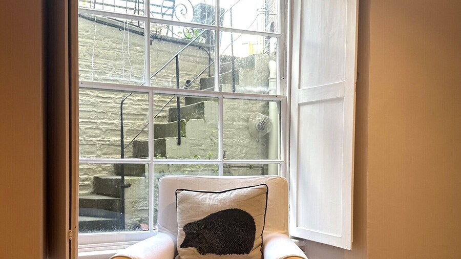 Unique Clifton Apartment on Historic Crescent