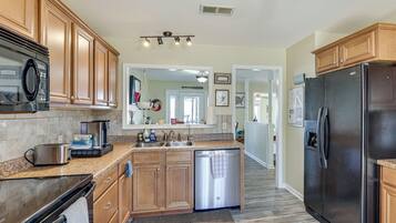 Fridge, microwave, stovetop, dishwasher
