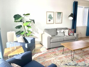 Living area - The Northside Nest (Lethbridge)
