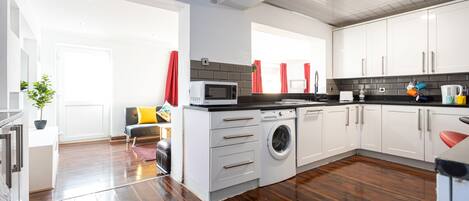 House, Private Bathroom | Shared kitchen