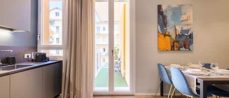 55-英寸智能电视 (配备卫星频道)、电视