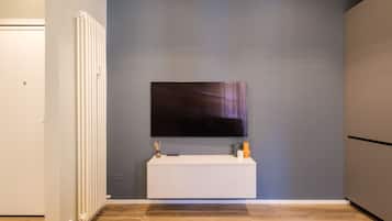 55-inch Smart TV with satellite channels, TV