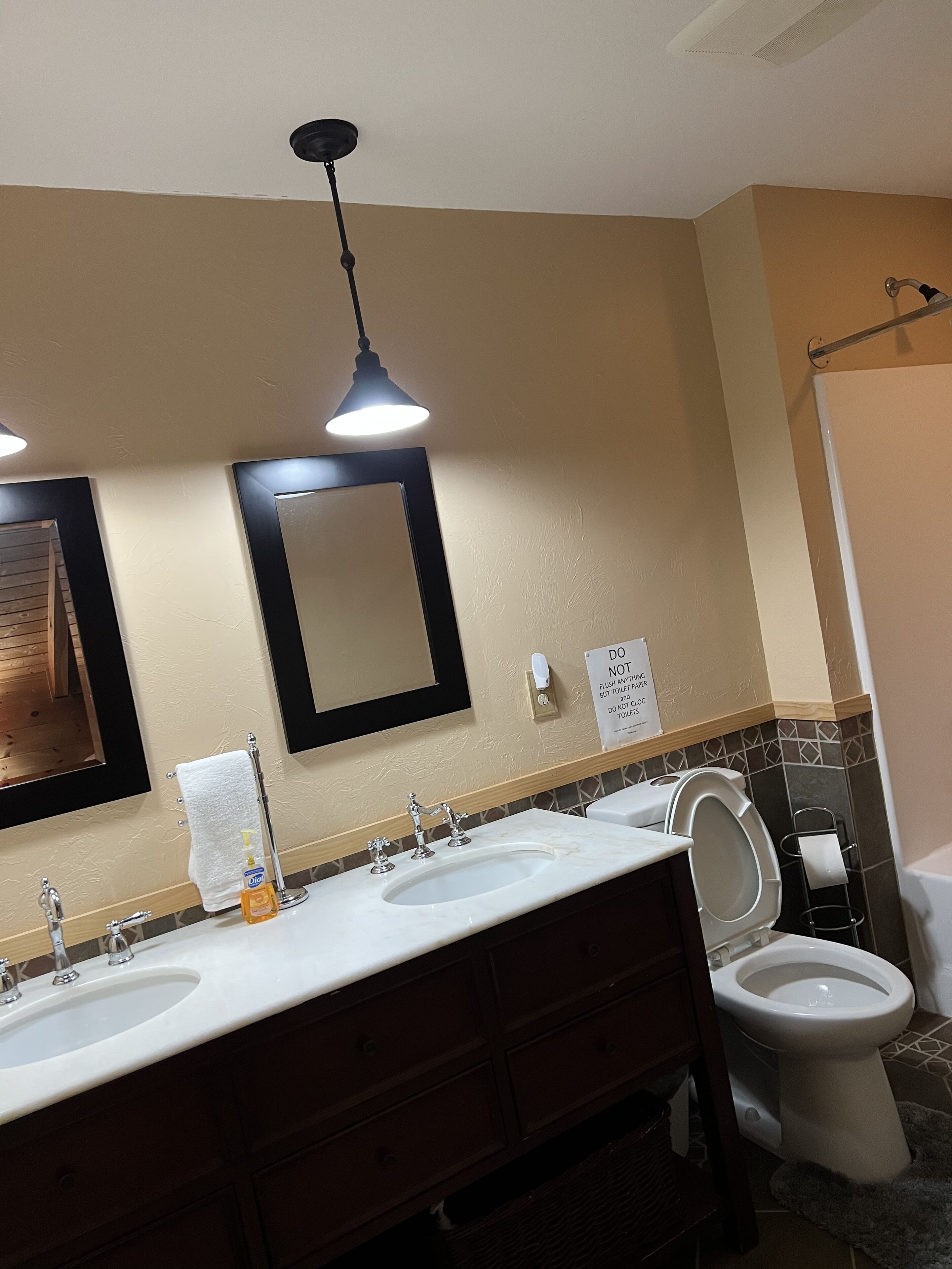 TWIN CREEKS, GETAWAY IN THE MOUNTAINS