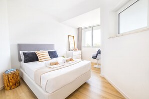 2 bedrooms, iron/ironing board, free WiFi, bed sheets - Apartment w/ Pool & Sea View in Praia do Vau (Portimão)