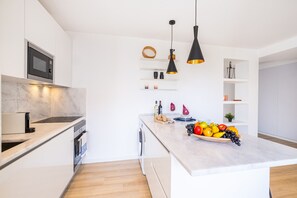 Fridge, microwave, oven, stovetop