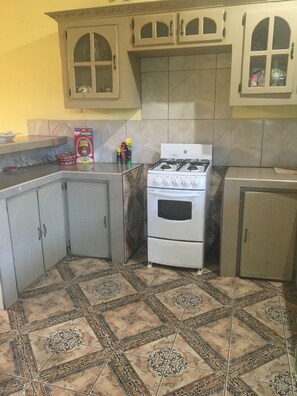 Fridge, microwave, rice cooker, blender - B&B rent rooms  (Chaguanas)