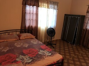 Basic Double Room | Iron/ironing board, free WiFi