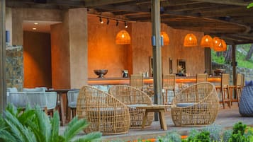 Bar junto a la piscina