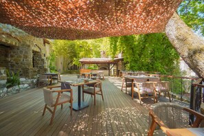 Free daily cooked-to-order breakfast