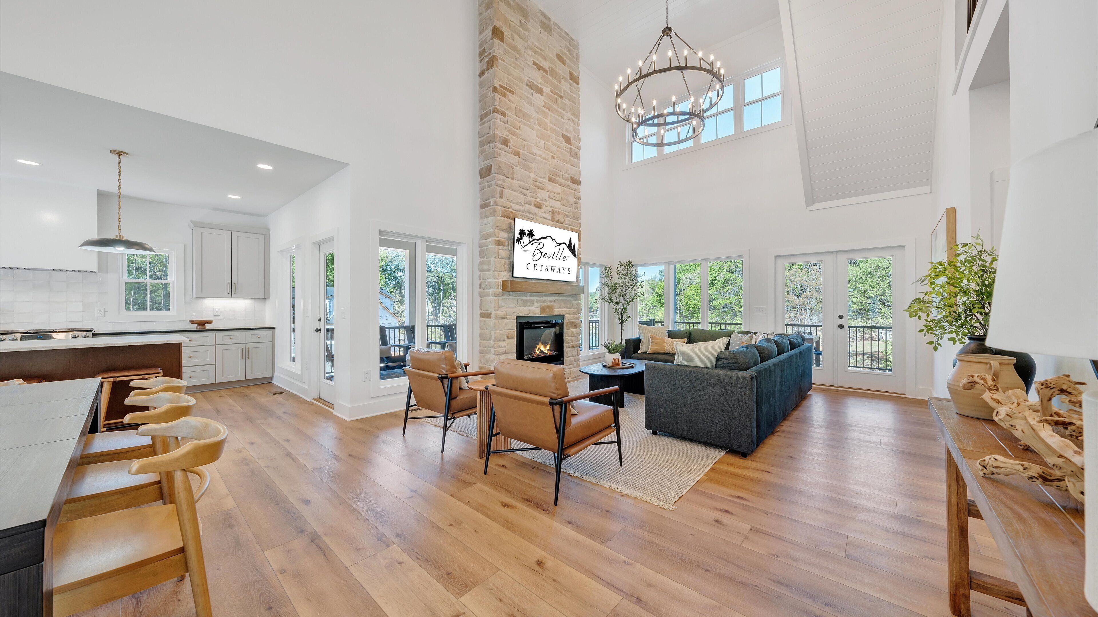 Televisión y chimenea 