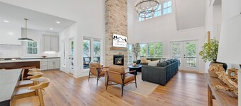 Sunset Ridge, Lakefront NEW Luxury w/ 7-Bedrooms + Heated Salt Pool, Covered Decks, Hot Tub & Dock!