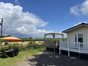 Cottage | Property grounds - Mountain View Lodge (Whitland)