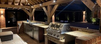 A Warm Welcoming Cosy Bungalow, 10 mins to Windsor