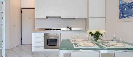 Frigorífic, forn, placa de cuina i rentaplats