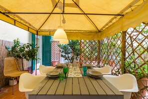 Outdoor dining - Casa Fiorita alla Riviera (Napoli)