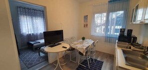 Dining - Holiday apartment for 10 people with internet and air conditioning 400m from Lake Balaton (Siófok)