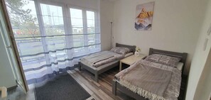 4 bedrooms, WiFi - Holiday apartment for 10 people with internet and air conditioning 400m from Lake Balaton (Siófok)