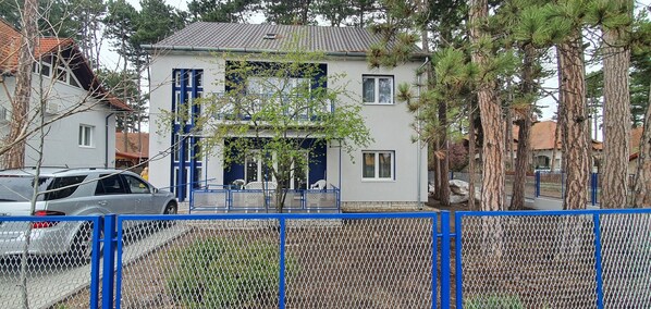 Exterior - Holiday apartment for 10 people with internet and air conditioning 400m from Lake Balaton (Siófok)