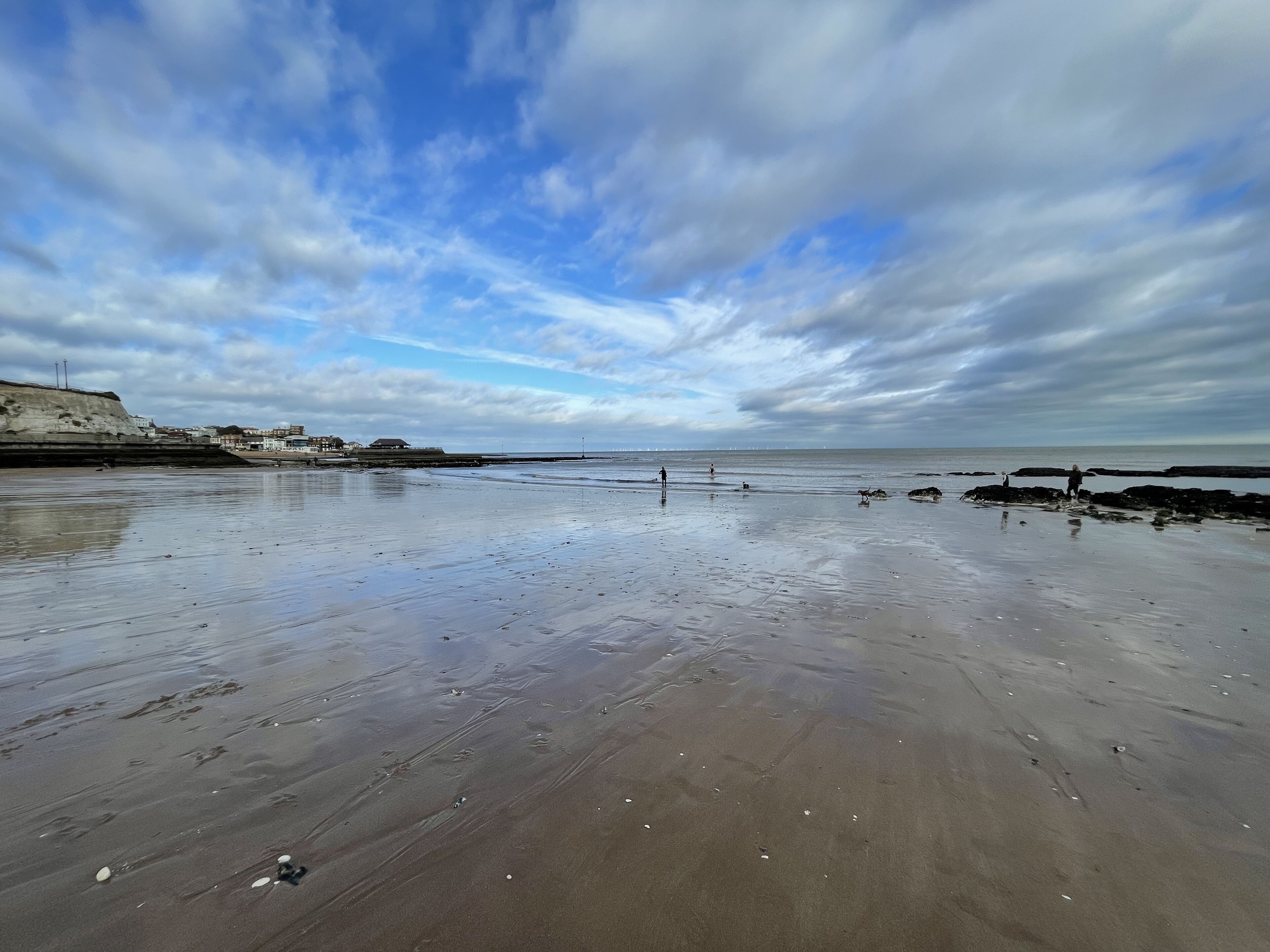 In Strandnähe, Sonnenschirme, 4 Strandbars