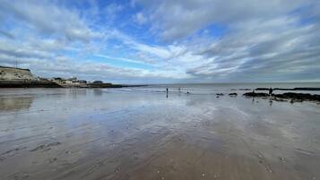 In Strandnähe, Sonnenschirme, 4 Strandbars