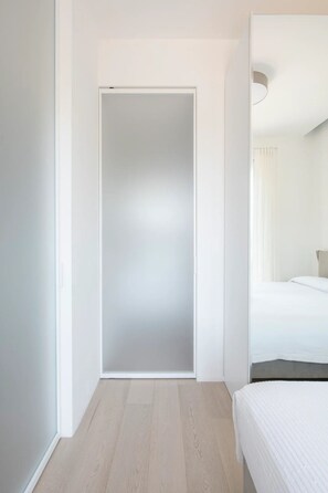 1 habitación, escritorio, tabla de planchar con plancha y wifi gratis 