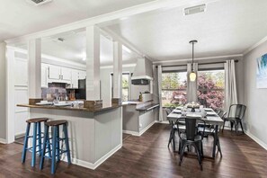 Fridge, microwave, oven, stovetop - *New POOL with Sun Shelf <br>*5 beds<br>* Arcade<br>* Ping Pong<br>* Dog Friendly- Even a Doggy Door!<br>* Astro Turfed Yard<br>* 15 min to Downtown, 25 min to Pensacola Beach<br>* Kids Room with Toys, Crib, and High Chair<br>* Game Room Overlooking (Pensacola)