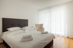 Lydisolert, strykejern/-brett, wi-fi (inkludert) og sengetøy