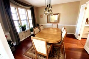 Dining - Comfortable 4 bedroom home in South Tulsa (Tulsa)