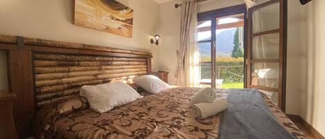 2 bedrooms, travel crib, WiFi, bed sheets