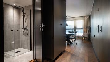 Apartment | Bathroom | Shower, hair dryer, towels