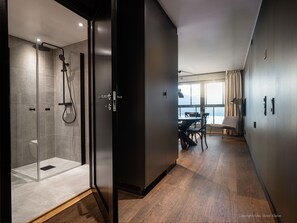 Apartment | Bathroom | Shower, hair dryer, towels
