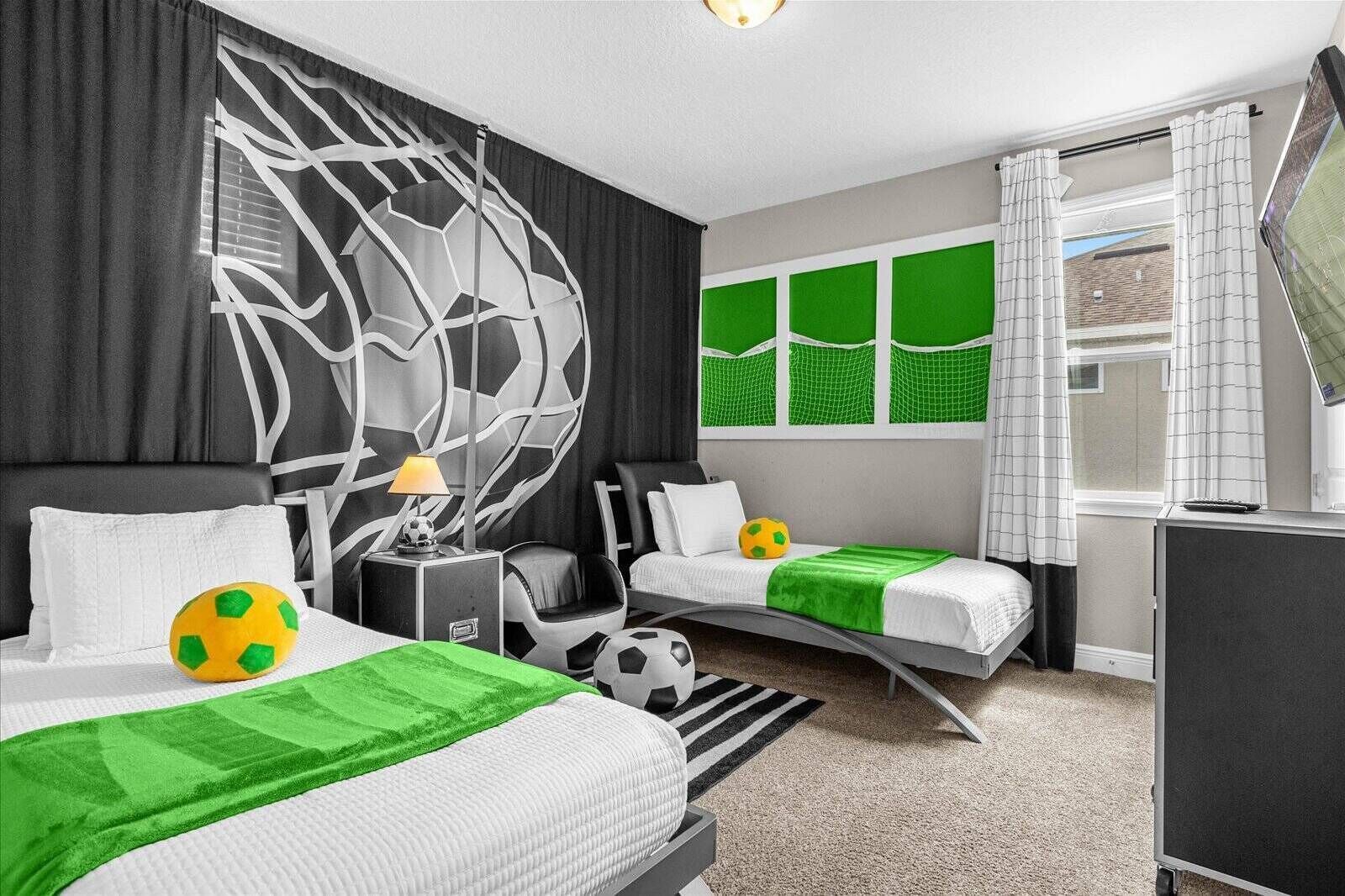 5 bedrooms, travel crib, WiFi, bed sheets