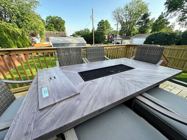 Outdoor dining - Urban Bourbon Trail Near Derby, Fair, Expo and Airport - 4 Beds, 3 BR, 2 Baths (Louisville)
