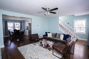 Smart TV - Urban Bourbon Trail Near Derby, Fair, Expo and Airport - 4 Beds, 3 BR, 2 Baths (Louisville)