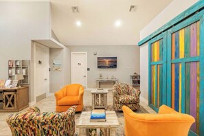 Lobby - Key West Style Apartment - with pool/hot-tub (Dunedin)