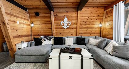 Cozy Cabin in the forest!  One hour drive to the Grand Canyon South Entrance!