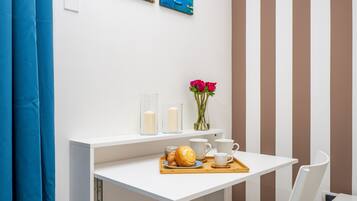 Appartamento Junior | 1 camera, ferro/asse da stiro, Wi-Fi gratuito, lenzuola