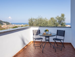 Panoramic Apartment | Terrace/patio - Palazzo Russo (Piano di Sorrento)