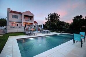 Outdoor pool - Mabech Villa (Pirgos Psilonerou)
