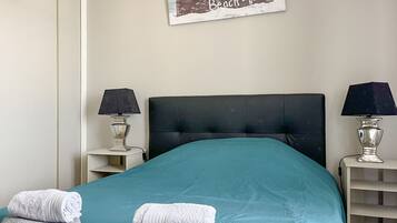 Fer et planche Ă repasser, Wi-Fi gratuit, draps fournis