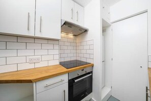 Mikrowelle, Ofen, Herdplatte, Geschirrspüler