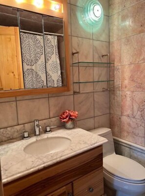 Hair dryer, towels, toilet paper - Lovely 2 Bedroom Condo w/Fireplace By Heavenly (Stateline)