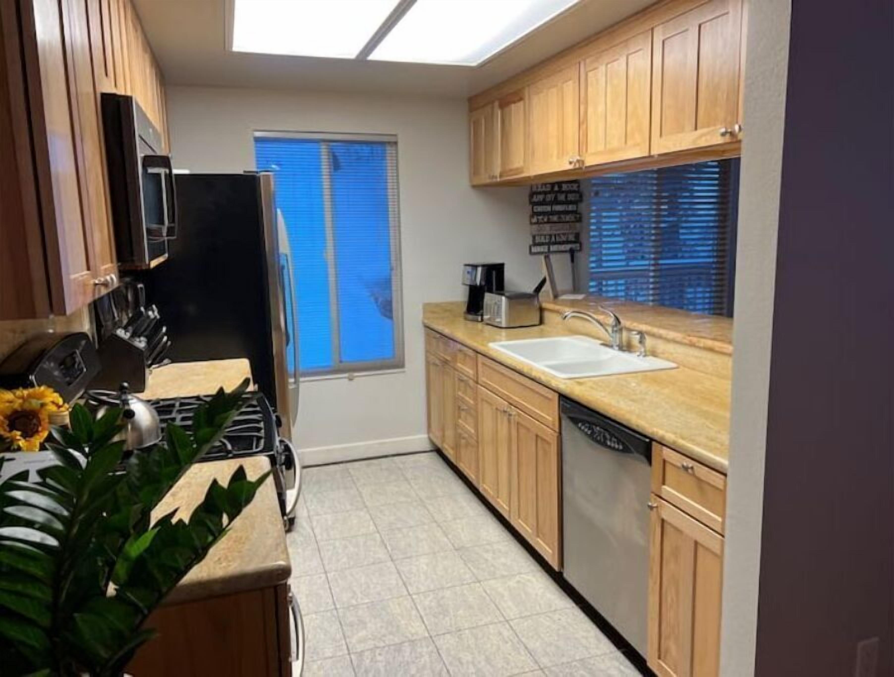 Lovely 2 Bedroom Condo w/Fireplace By Heavenly