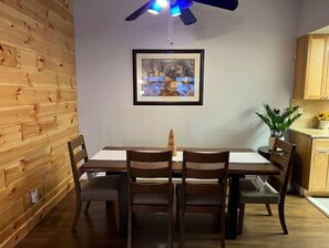 Dining - Lovely 2 Bedroom Condo w/Fireplace By Heavenly (Stateline)