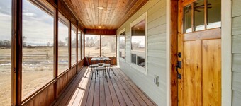 Beautiful Jefferson River Cabin w/ Mountain Views!