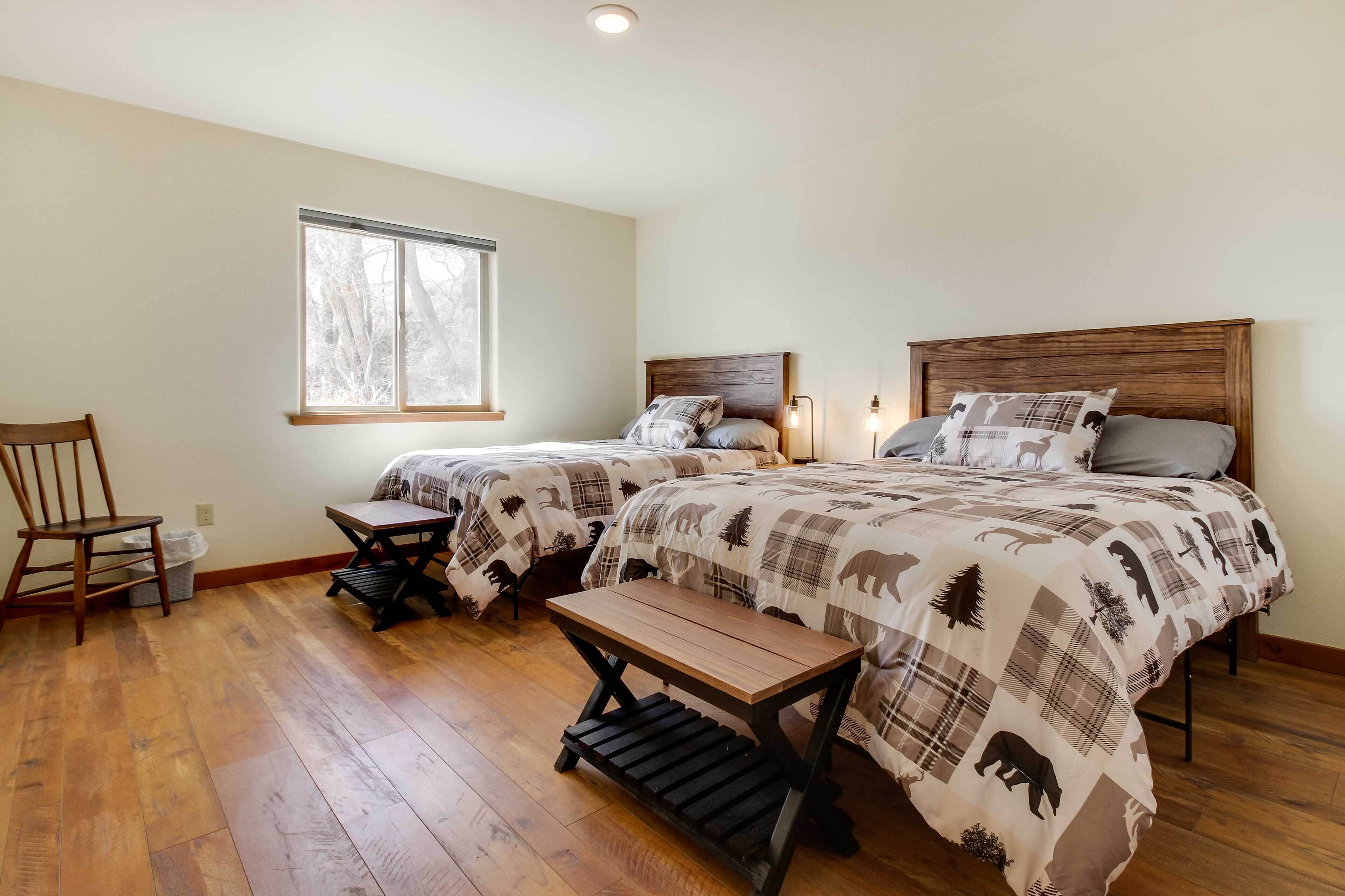 2 bedrooms, desk, iron/ironing board, travel crib