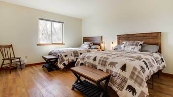 2 bedrooms, desk, iron/ironing board, travel crib