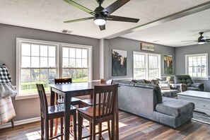 Dining - Quiet Kentucky Vacation Rental w/ Hot Tub (Berry)