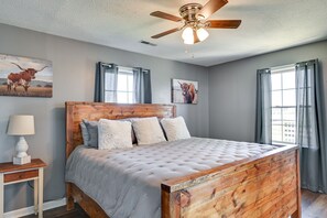 5 bedrooms, WiFi, bed sheets - Quiet Kentucky Vacation Rental w/ Hot Tub (Berry)